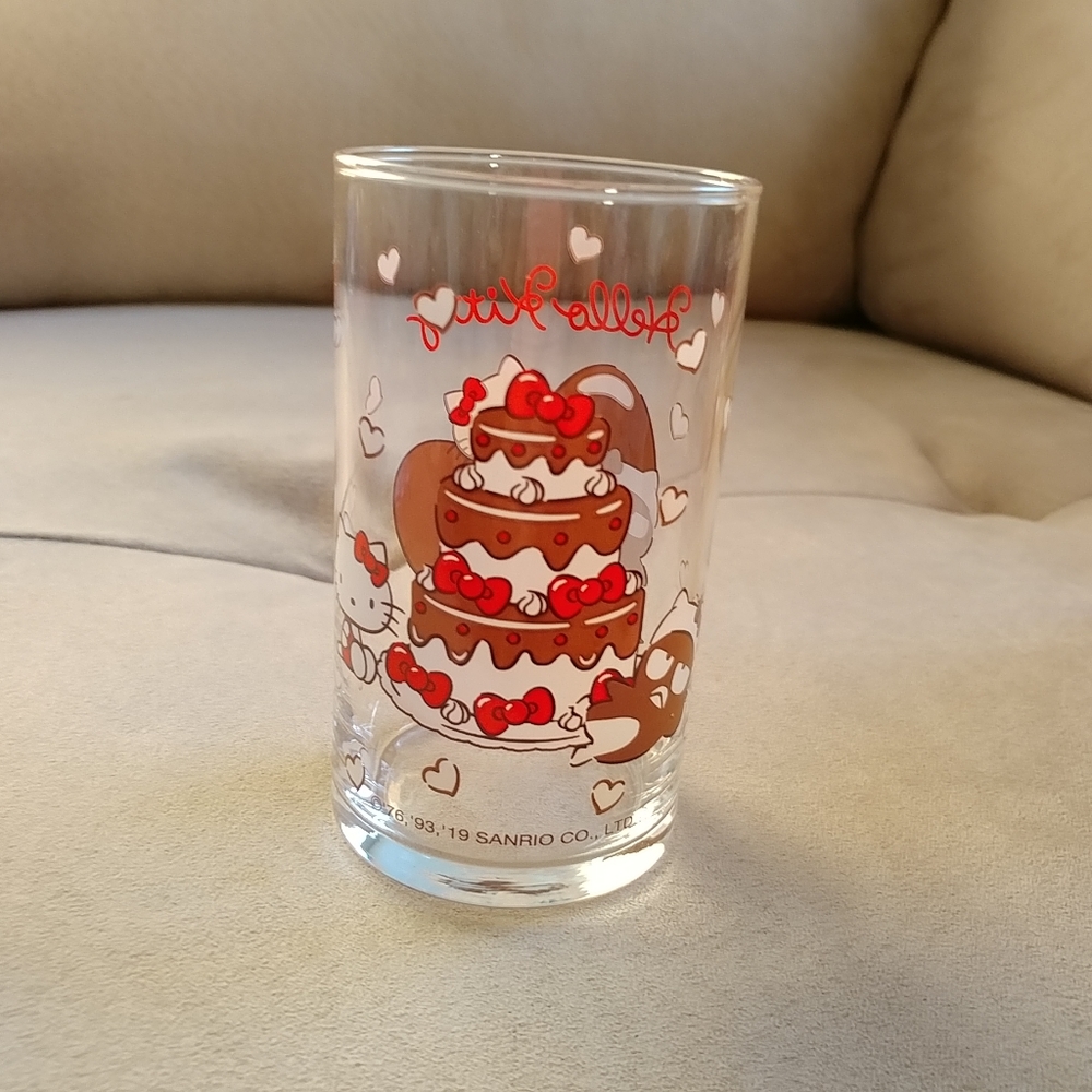 Sanrio Hello Kitty & Friends chocolate cake glass